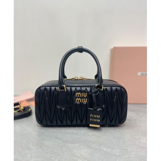 Premium Replica Borsa Miu Miu Arcadie Matelasse Nappa Nera False Online Replica Perfetta Borsa Miu Miu Arcadie Matelasse Nappa Nera Imitazioni Outlet Italia