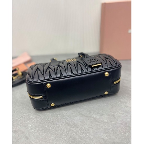 Premium Replica Borsa Miu Miu Arcadie Matelasse Nappa Nera False Online Replica Perfetta Borsa Miu Miu Arcadie Matelasse Nappa Nera Imitazioni Outlet Italia