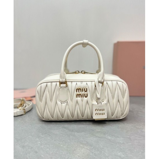 Premium Replica Borsa Miu Miu Arcadie Matelasse Nappa Crema False Online Replica Perfetta Borsa Miu Miu Arcadie Matelasse Nappa Crema Imitazioni Outlet Italia