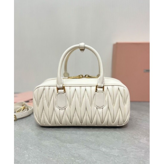 Premium Replica Borsa Miu Miu Arcadie Matelasse Nappa Crema False Online Replica Perfetta Borsa Miu Miu Arcadie Matelasse Nappa Crema Imitazioni Outlet Italia