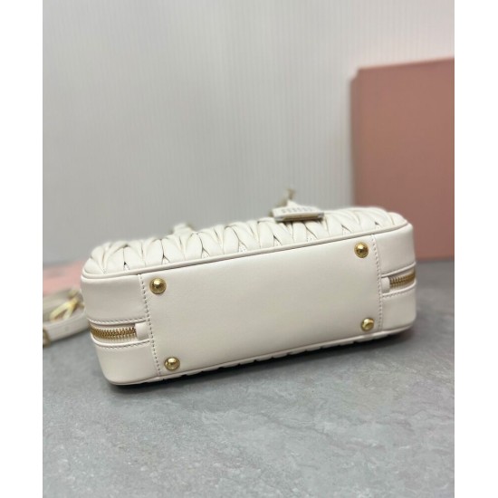 Premium Replica Borsa Miu Miu Arcadie Matelasse Nappa Crema False Online Replica Perfetta Borsa Miu Miu Arcadie Matelasse Nappa Crema Imitazioni Outlet Italia