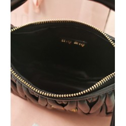 Replica Perfetta Borsa hobo mini Miu Miu Wander Matelasse Nero Imitazioni Outlet Italia