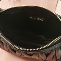Replica Perfetta Borsa hobo mini Miu Miu Wander Matelasse Nero Imitazioni Outlet Italia