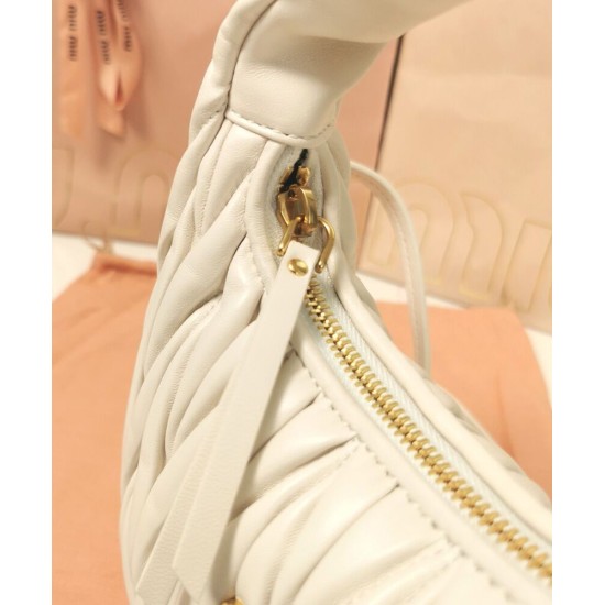 Replica Perfetta Borsa hobo mini Miu Miu Wander Matelasse Bianco Imitazioni Outlet Italia
