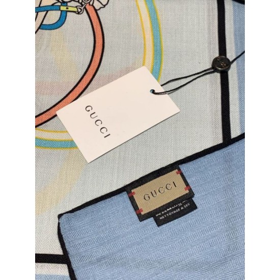 Replica Scialle reversibile Gucci velluto con stampa cavalli 140 Azzurro Outlet Per Uomo e Donna Premio Replica Scialle reversibile Gucci velluto con stampa cavalli 140 Azzurro Imitazioni False Online