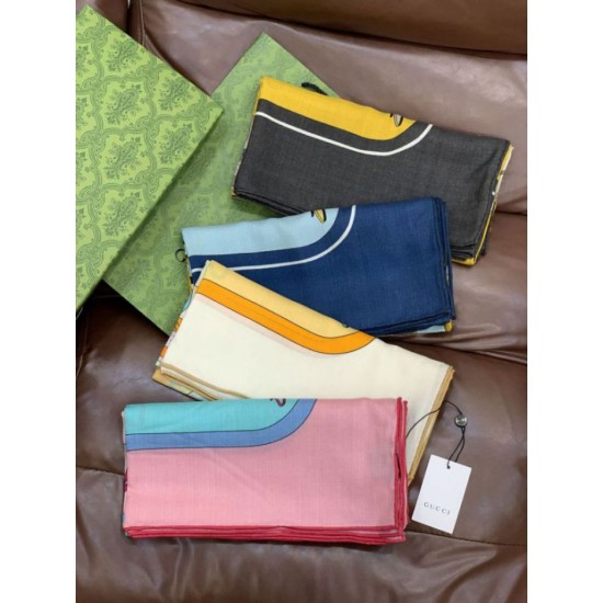 Premio Replica Scialle reversibile Gucci velluto con stampa cavalli 140 Rosa Imitazioni False Online