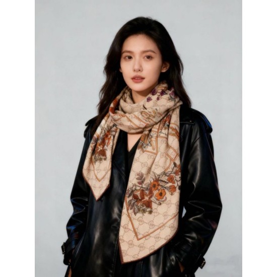 Premio Replica Fazzoletto Sciarpa Gucci seta e cashmere con stampa animalier/floreale 140 02 Imitazioni False Online