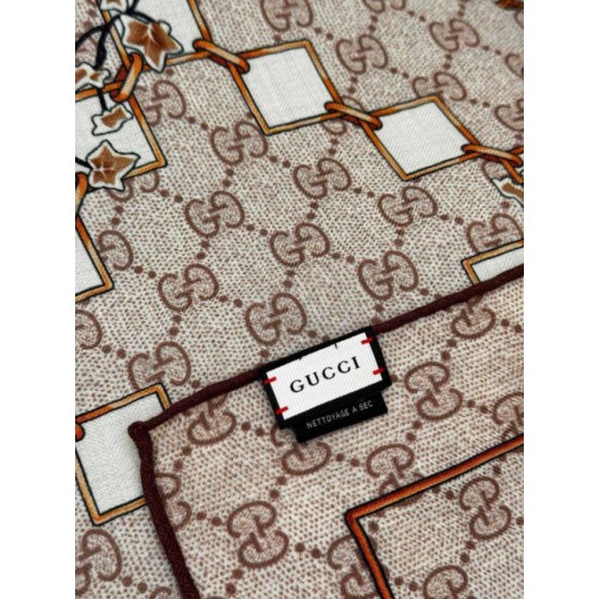 Premio Replica Fazzoletto Sciarpa Gucci seta e cashmere con stampa animalier/floreale 140 02 Imitazioni False Online
