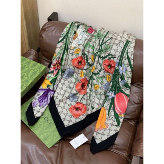 Premio Replica Sciarpa Gucci cashmere e seta con stampa animalier/floreale 140 Nero Imitazioni False Online