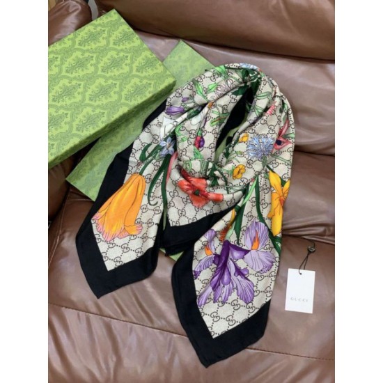 Premio Replica Sciarpa Gucci cashmere e seta con stampa animalier/floreale 140 Nero Imitazioni False Online