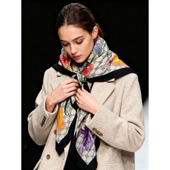 Premio Replica Sciarpa Gucci cashmere e seta con stampa animalier/floreale 140 Nero Imitazioni False Online