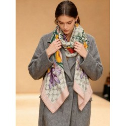 Premio Replica Sciarpa Gucci cashmere e seta con stampa animalier/floreale 140 Rosa Imitazioni False Online