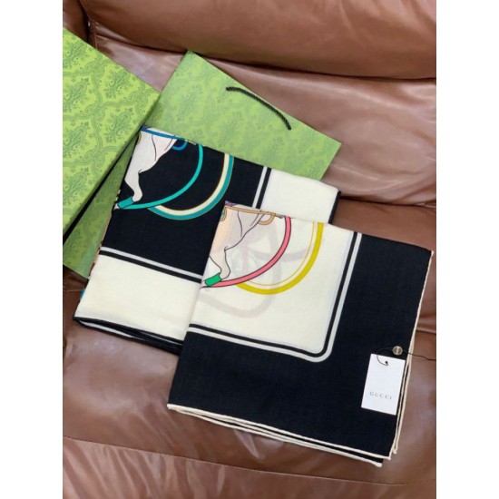 Replica Scialle reversibile Gucci in seta e cashmere con motivo GG 135 Rosso Outlet Per Uomo e Donna Premio Replica Scialle reversibile Gucci in seta e cashmere con motivo GG 135 Rosso Imitazioni False Online