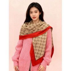 Premio Replica Scialle reversibile Gucci in seta e cashmere con motivo GG 135 albicocca Imitazioni False Online