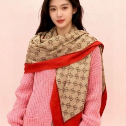 Premio Replica Scialle reversibile Gucci in seta e cashmere con motivo GG 135 albicocca Imitazioni False Online