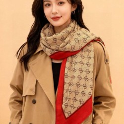 Premio Replica Scialle reversibile Gucci in seta e cashmere con motivo GG 135 albicocca Imitazioni False Online