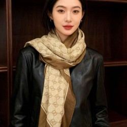 Premio Replica Scialle reversibile Gucci in seta e cashmere con motivo GG 135 Nero Imitazioni False Online