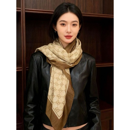 Replica Scialle reversibile Gucci in seta e cashmere con motivo GG 135 Nero Outlet Per Uomo e Donna Premio Replica Scialle reversibile Gucci in seta e cashmere con motivo GG 135 Nero Imitazioni False Online