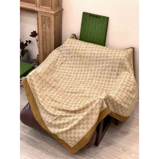 Replica Scialle reversibile Gucci in seta e cashmere con motivo GG 135 Nero Outlet Per Uomo e Donna Premio Replica Scialle reversibile Gucci in seta e cashmere con motivo GG 135 Nero Imitazioni False Online