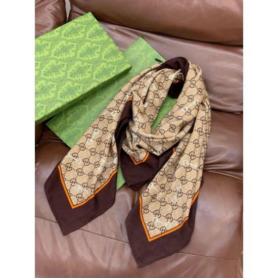 Replica Scialle reversibile Gucci in seta e cashmere con motivo GG 135 Rosa Outlet Per Uomo e Donna Premio Replica Scialle reversibile Gucci in seta e cashmere con motivo GG 135 Rosa Imitazioni False Online
