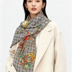 Premio Replica Sciarpa Gucci velluto con stampa animalier e floreale 140 02 Imitazioni False Online