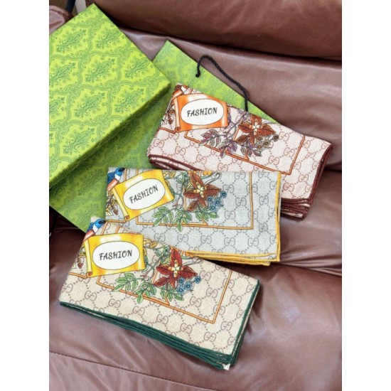 Premio Replica Sciarpa Gucci velluto con stampa animalier e floreale 140 03 Imitazioni False Online