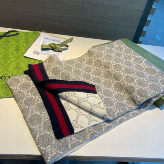 Premio Replica Sciarpa Gucci reversibile lana jacquard con motivo GG  30 x 180 01 Imitazioni False Online