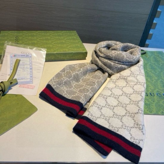 Premio Replica Sciarpa Gucci reversibile lana jacquard con motivo GG  30 x 180 01 Imitazioni False Online