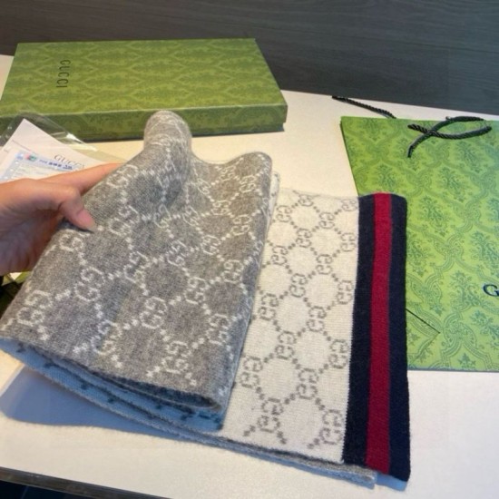 Premio Replica Sciarpa Gucci reversibile lana jacquard con motivo GG  30 x 180 01 Imitazioni False Online