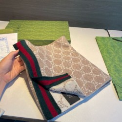 Premio Replica Sciarpa Gucci reversibile lana jacquard con motivo GG  30 x 180 02 Imitazioni False Online