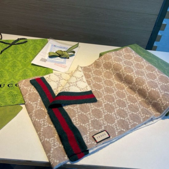 Premio Replica Sciarpa Gucci reversibile lana jacquard con motivo GG  30 x 180 02 Imitazioni False Online