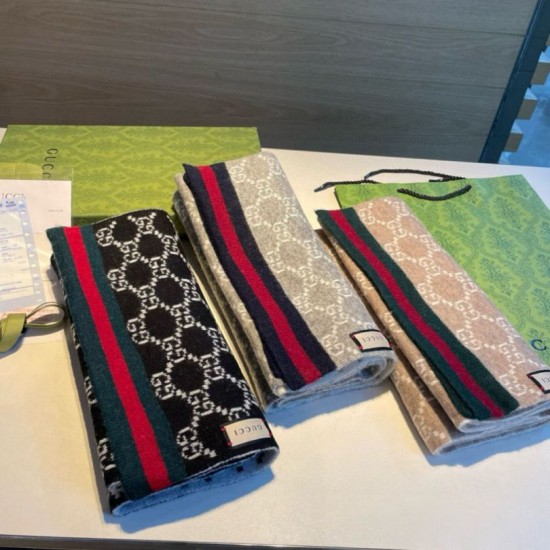 Premio Replica Sciarpa Gucci reversibile lana jacquard con motivo GG  30 x 180 02 Imitazioni False Online