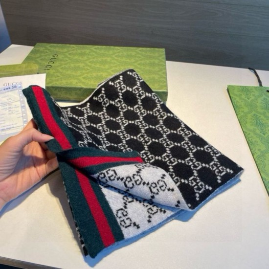 Premio Replica Sciarpa Gucci reversibile lana jacquard con motivo GG  30 x 180 03 Imitazioni False Online