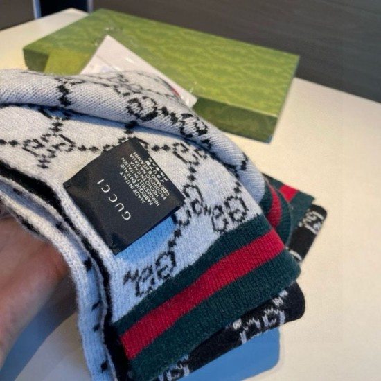 Premio Replica Sciarpa Gucci reversibile lana jacquard con motivo GG  30 x 180 03 Imitazioni False Online