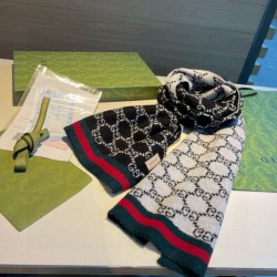 Premio Replica Sciarpa Gucci reversibile lana jacquard con motivo GG  30 x 180 03 Imitazioni False Online