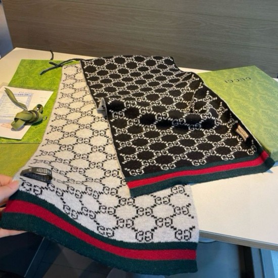 Premio Replica Sciarpa Gucci reversibile lana jacquard con motivo GG  30 x 180 03 Imitazioni False Online