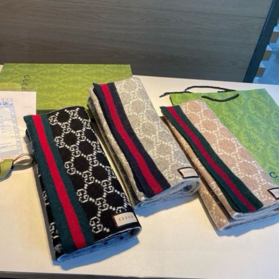 Premio Replica Sciarpa Gucci reversibile lana jacquard con motivo GG  30 x 180 03 Imitazioni False Online