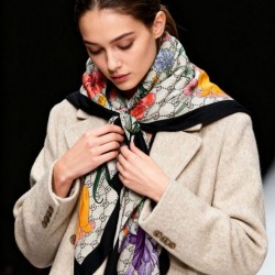 Premio Replica Sciarpa Gucci seta e cashmere Stampa floreale 140 02 Imitazioni False Online