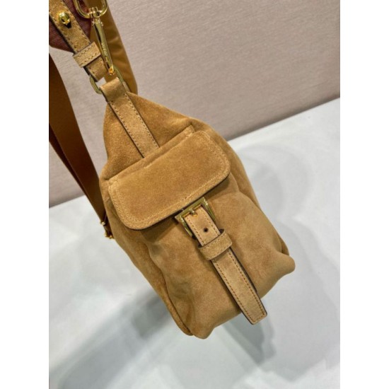Replica Borsa a tracolla grande Prada Explore scamosciata 1BC264 Marrone False Online Clone Premio Replica Borsa a tracolla grande Prada Explore scamosciata 1BC264 Marrone Imitazioni Outlet Online