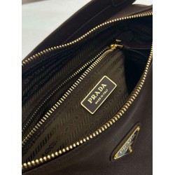 Replica Borsa a tracolla grande Prada Explore nappa 1BC264 Caffè False Online Clone Premio Replica Borsa a tracolla grande Prada Explore nappa 1BC264 Caffè Imitazioni Outlet Online