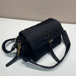 Premio Replica Borsa a spalla Prada Explore Re-Nylon media con patta 1BD394 nero Imitazioni Outlet Online