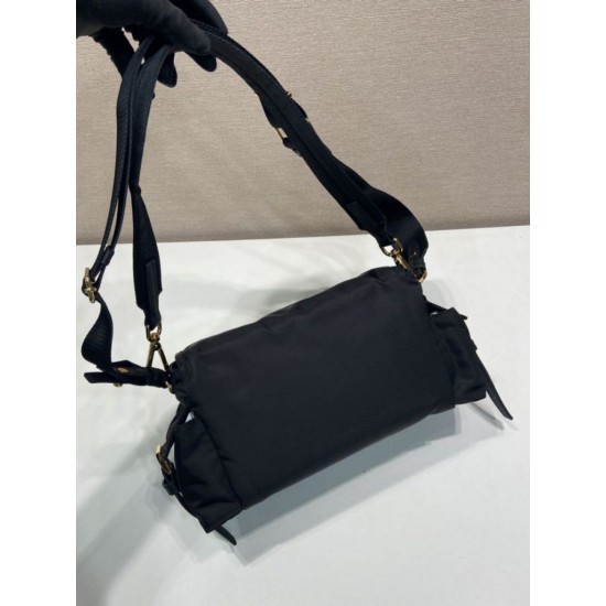 Premio Replica Borsa a spalla Prada Explore Re-Nylon media con patta 1BD394 nero Imitazioni Outlet Online