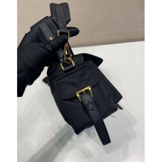 Premio Replica Borsa a spalla Prada Explore Re-Nylon media con patta 1BD394 nero Imitazioni Outlet Online