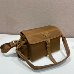 Premio Replica Borsa a spalla Prada Explore Re-Nylon media con patta 1BD394 Marrone Imitazioni Outlet Online