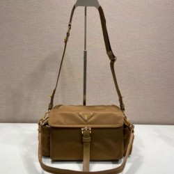 Premio Replica Borsa a spalla Prada Explore Re-Nylon media con patta 1BD394 Marrone Imitazioni Outlet Online
