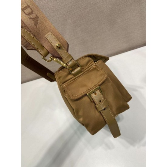 Premio Replica Borsa a spalla Prada Explore Re-Nylon media con patta 1BD394 Marrone Imitazioni Outlet Online