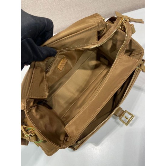 Premio Replica Borsa a spalla Prada Explore Re-Nylon media con patta 1BD394 Marrone Imitazioni Outlet Online