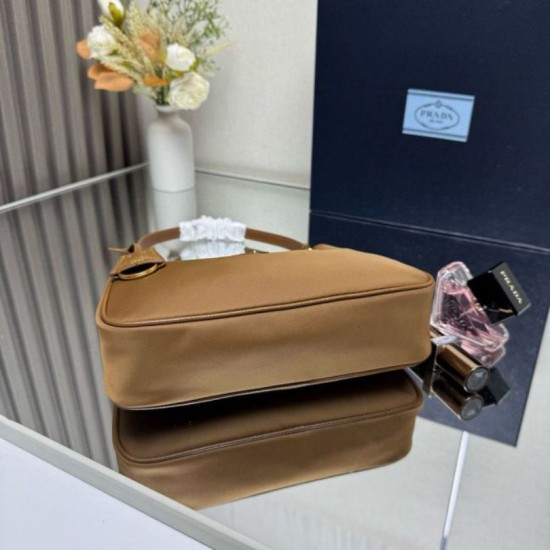 Premio Replica Borsa hobo mini Prada Re-Edition 2005 Re-Nylon Saffiano 1N204M Marrone Imitazioni Outlet Online