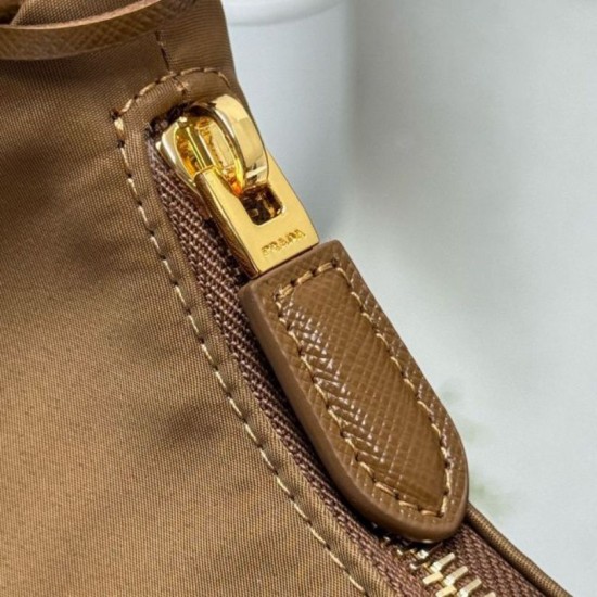 Premio Replica Borsa hobo mini Prada Re-Edition 2005 Re-Nylon Saffiano 1N204M Marrone Imitazioni Outlet Online