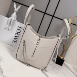 Replica Borsa tote media classica Loewe Hammock Flip Beige Imitazioni Outlet Online Italia